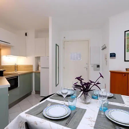 Apartment Coquet 2 Pieces En Bord De Dans Quartier Residentiel Climatise, Pkg, Piscine Saint-Raphael (Var)