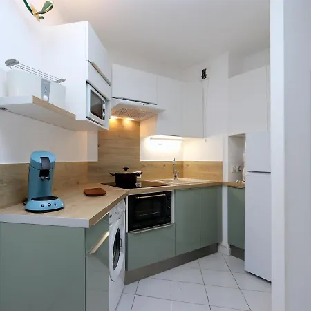 Coquet 2 Pieces En Bord De Dans Quartier Residentiel Climatise, Pkg, Piscine Saint-Raphael (Var)