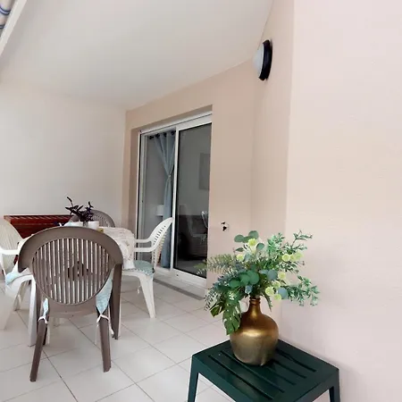 Coquet 2 Pieces En Bord De Dans Quartier Residentiel Climatise, Pkg, Piscine Apartment