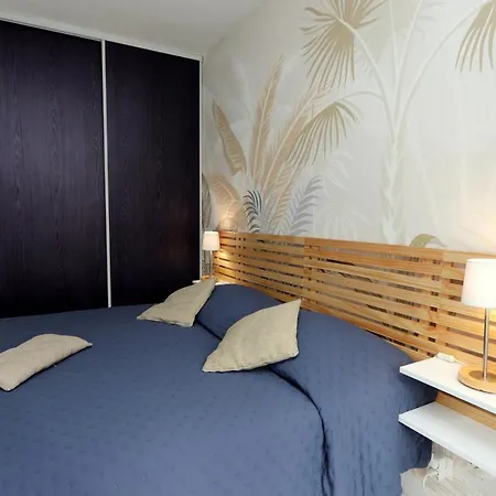 Coquet 2 Pieces En Bord De Dans Quartier Residentiel Climatise, Pkg, Piscine Appartement *